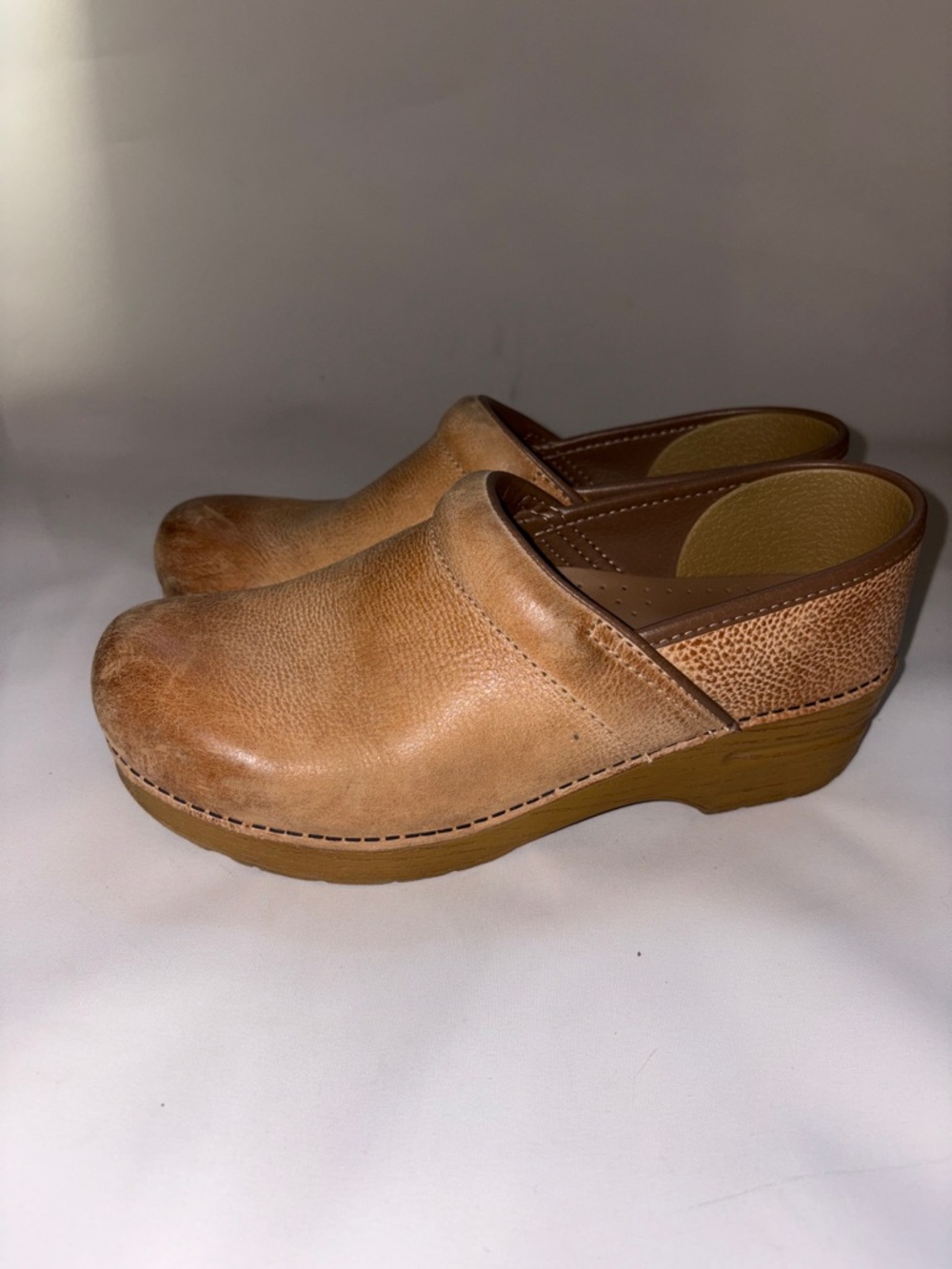 Dansko Professional Honey Distressed Heritage Clog Slip-Ons size 39 - Picture 5 of 8